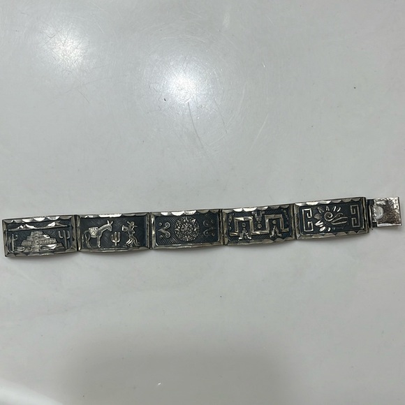 Vintage SS bracelet. 7 in. MEXICO. Weighs approx 37.60 grams. Secure closure. - Picture 5 of 11